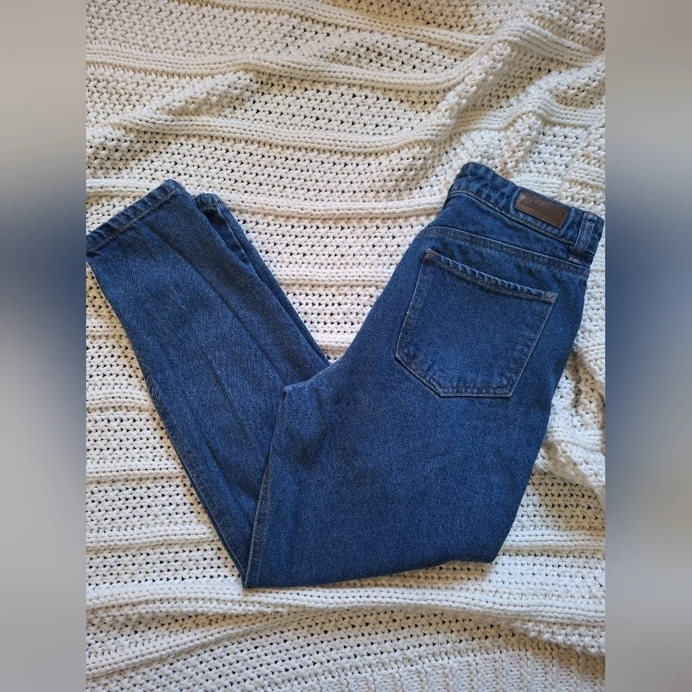 Amara Women's Blue Ankle Jeans Distressed NWOT!